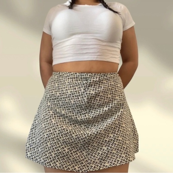 🌻Gorgeous Spring mini skirt🌻 - Picture 1 of 4